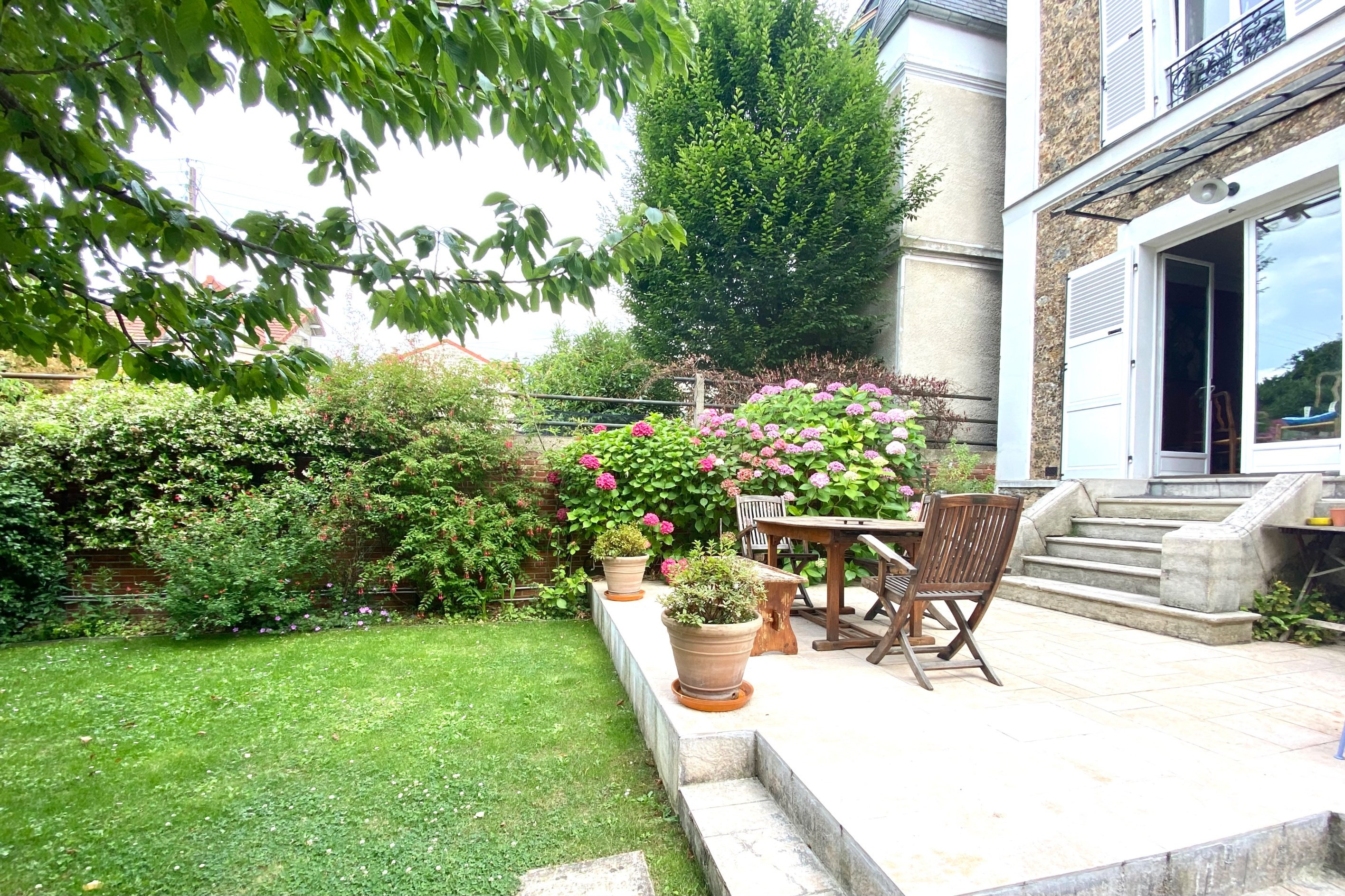 Photos n°1 : Maison 6 chambres BOIS COLOMBES 