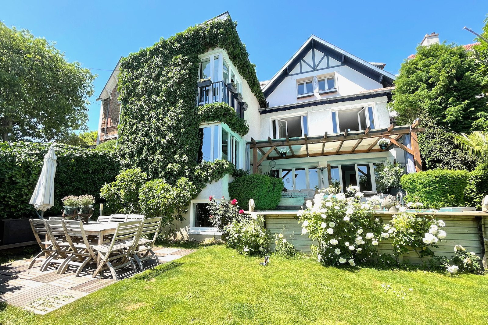 Photos n°1 : Maison 6 chambres COURBEVOIE 